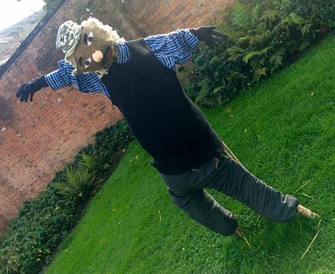 halloween scarecrow at clumber park400